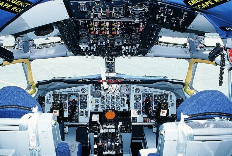 air_US_KC_135_Cockpit.jpg