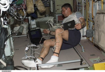 iss005e06007