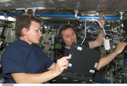iss005e06055