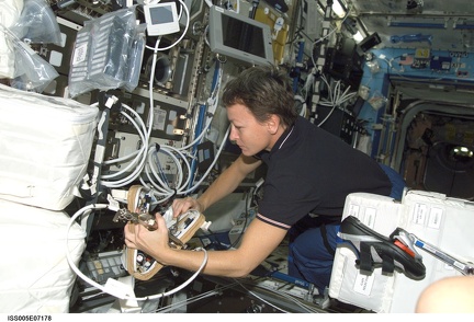 iss005e07178