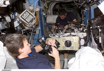 iss005e08075