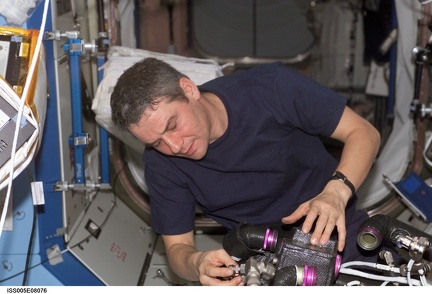 iss005e08076