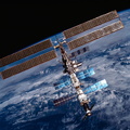 sts105-707-022